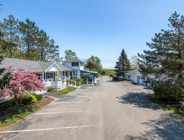 Glen Cove Inn & Suites hotel detail image 1