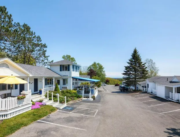 Glen Cove Inn & Suites hotel detail image 2