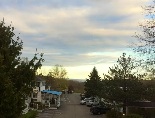 Glen Cove Inn & Suites hotel detail image 3