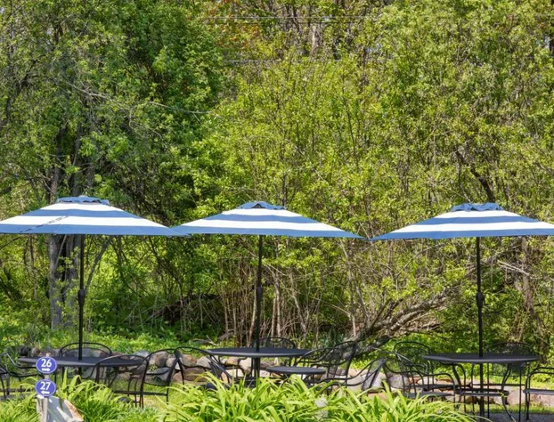 Glen Cove Inn & Suites hotel detail image 4