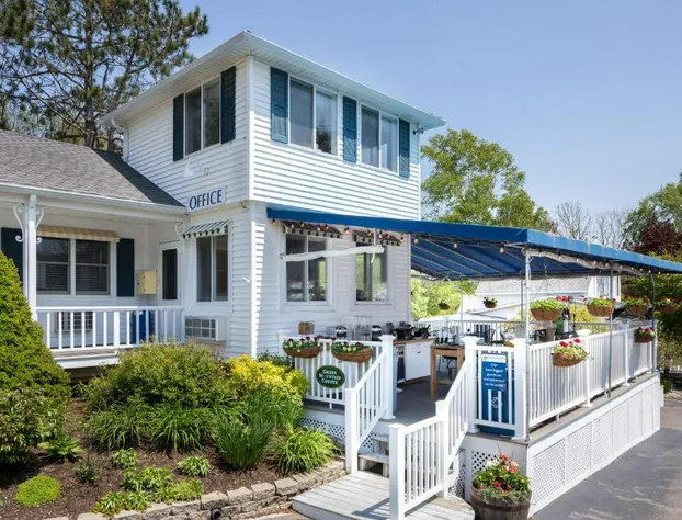 Glen Cove Inn & Suites hotel detail image 3