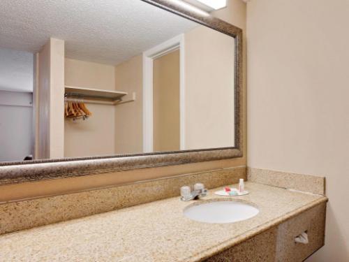 Travelodge by Wyndham Ozona hotel detail image 1