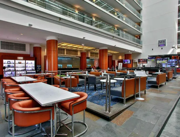 Embassy Suites by Hilton Chicago Downtown Magnificent Mile hotel detail image 3