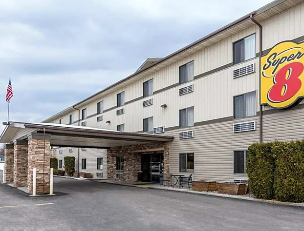 Super 8 by Wyndham Kalispell Glacier National Park hotel detail image 1