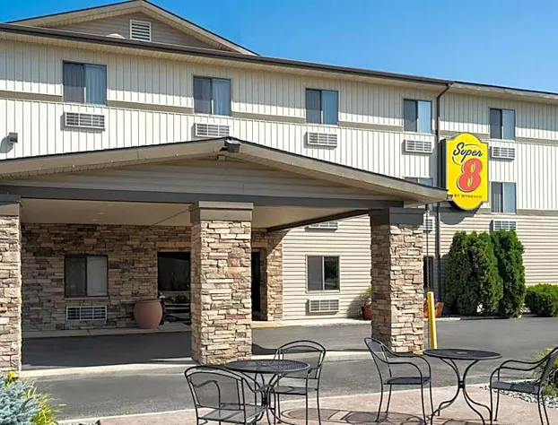 Super 8 by Wyndham Kalispell Glacier National Park hotel detail image 2