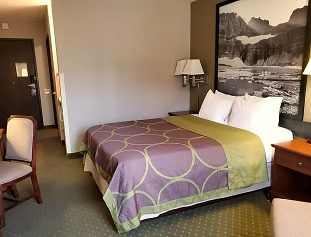 Super 8 by Wyndham Kalispell Glacier National Park hotel detail image 2