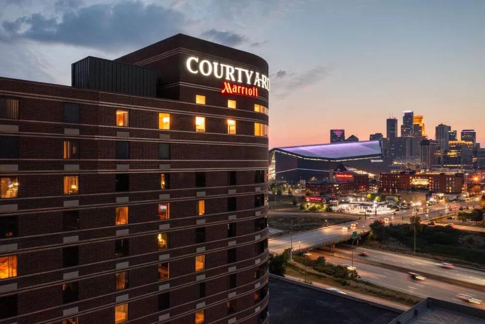 Courtyard by Marriott Minneapolis Downtown hotel hero