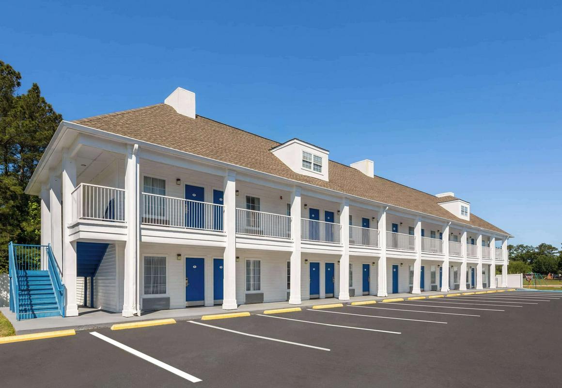 Baymont by Wyndham Brunswick GA hotel hero