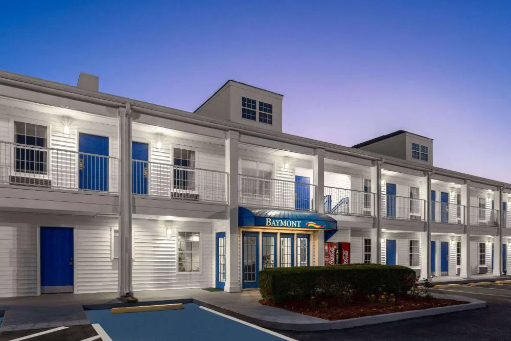 Baymont by Wyndham Brunswick GA hotel hero