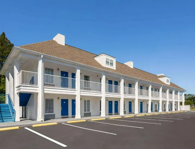 Baymont by Wyndham Brunswick GA hotel detail image 2