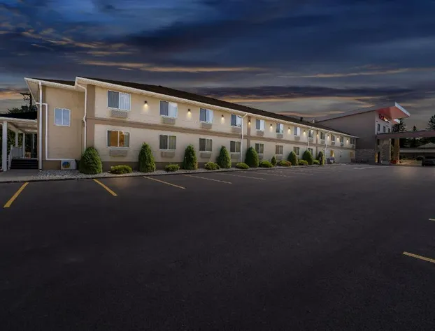 Red Roof Inn PLUS+ & Suites Malone hotel detail image 3