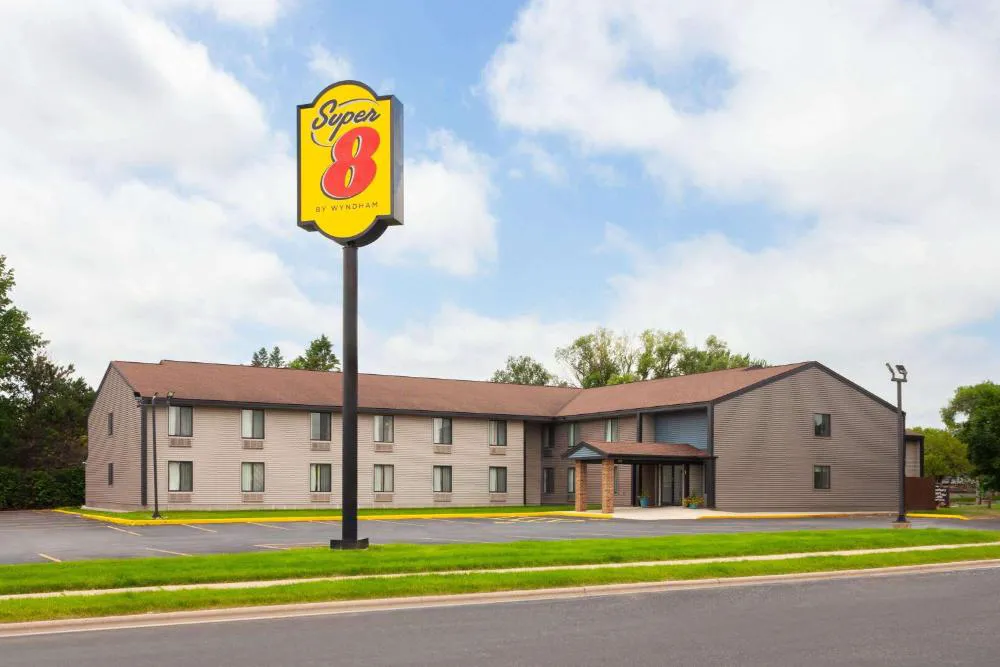 Super 8 by Wyndham Sun Prairie/Madison E hotel hero