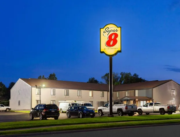 Super 8 by Wyndham Sun Prairie/Madison E hotel detail image 1