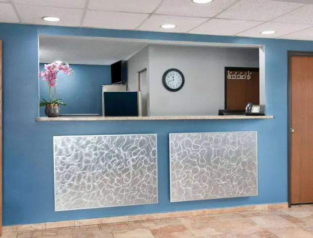 Super 8 by Wyndham Sun Prairie/Madison E hotel detail image 4