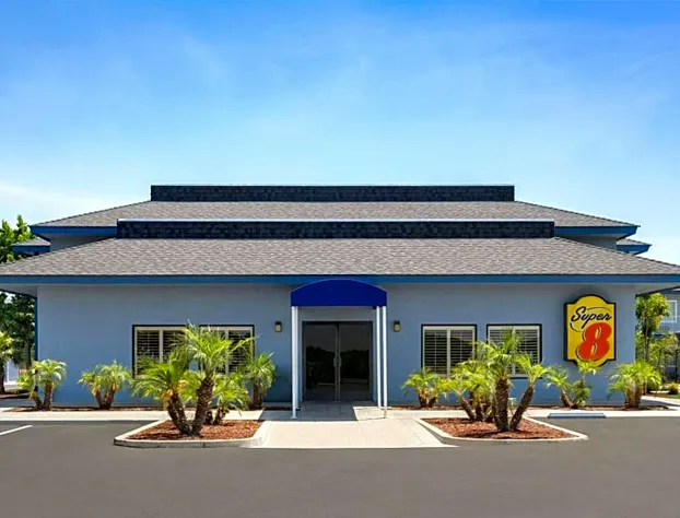 Super 8 by Wyndham Lindsay Olive Tree hotel detail image 3