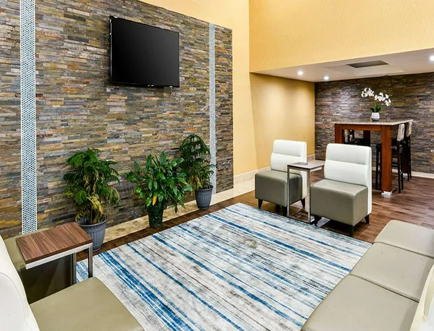 Travelodge by Wyndham Commerce Los Angeles Area hotel detail image 2