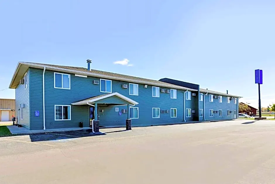 Love Hotels Staples by OYO at HWY 10 MN hotel hero