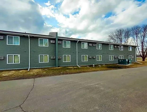 Love Hotels Staples by OYO at HWY 10 MN hotel detail image 3