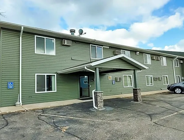 Love Hotels Staples by OYO at HWY 10 MN hotel detail image 4