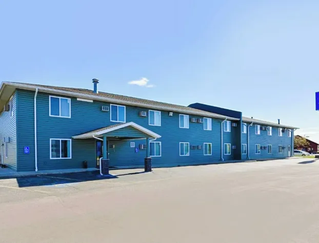 Love Hotels Staples by OYO at HWY 10 MN hotel detail image 2