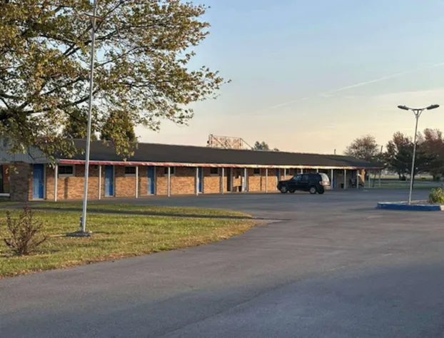 Rodeway Inn Flora hotel detail image 1