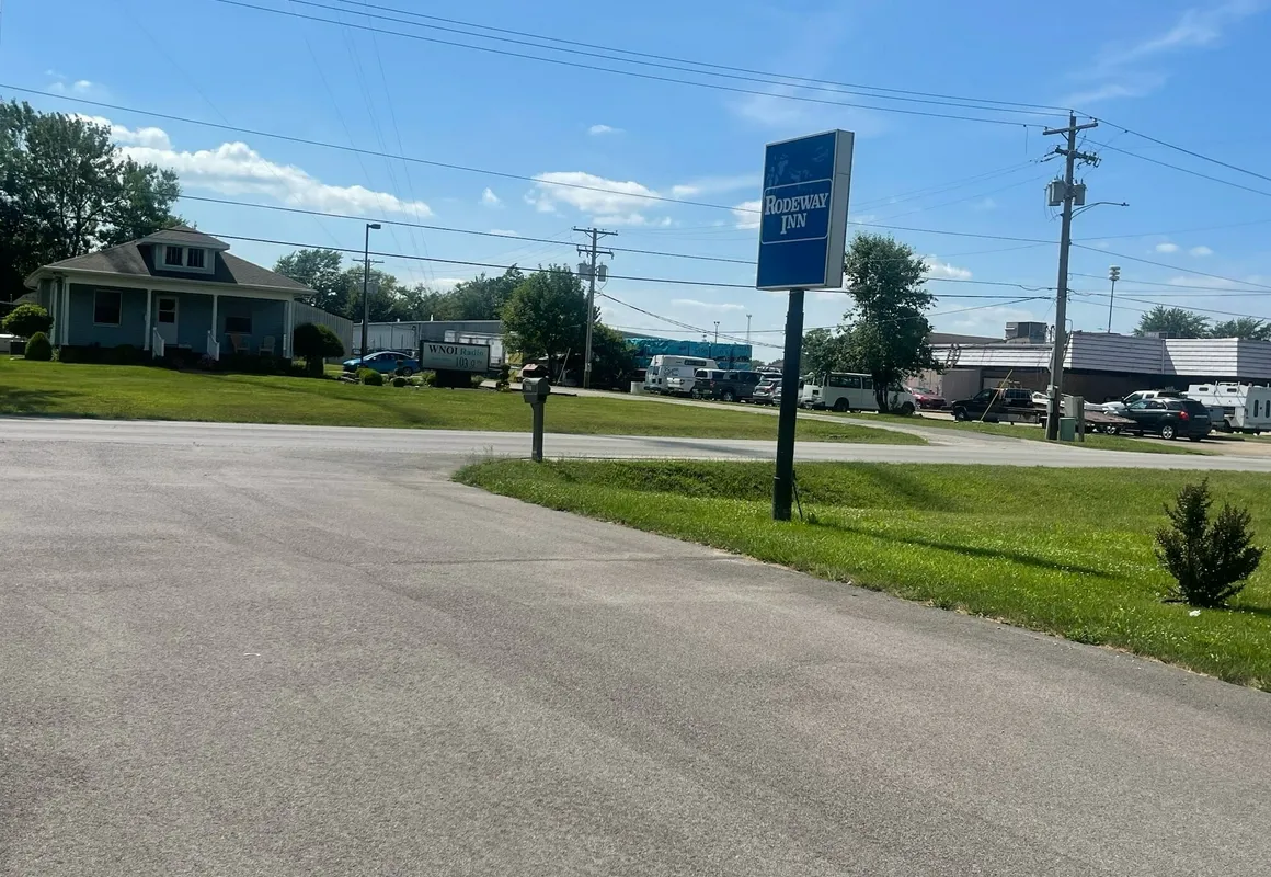 Rodeway Inn hotel hero