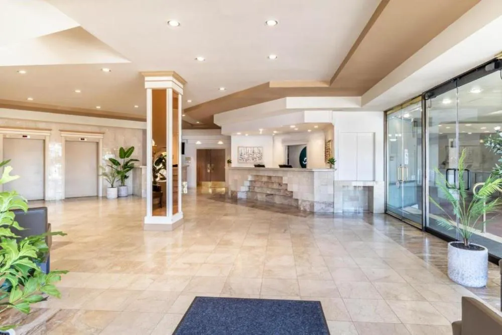 Atrium Hotel Vancouver hotel hero