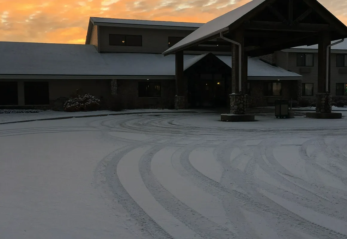 Moose Lake Lodge & Suites hotel hero