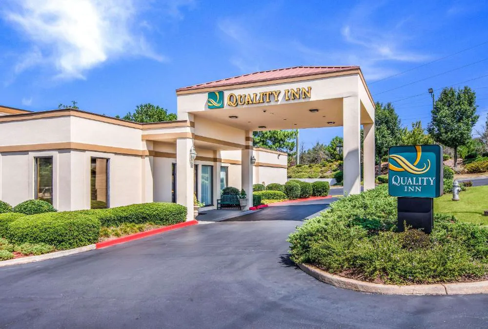Quality Inn Suwanee I-85 hotel hero