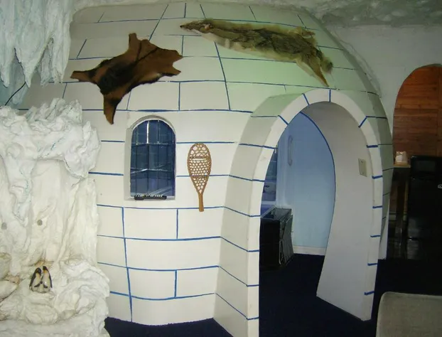 Days Inn & Suites by Wyndham Terre Haute hotel detail image 1