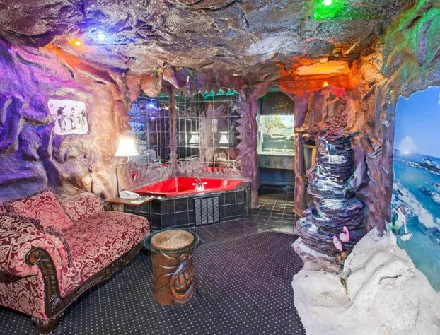 Days Inn & Suites by Wyndham Terre Haute hotel detail image 2