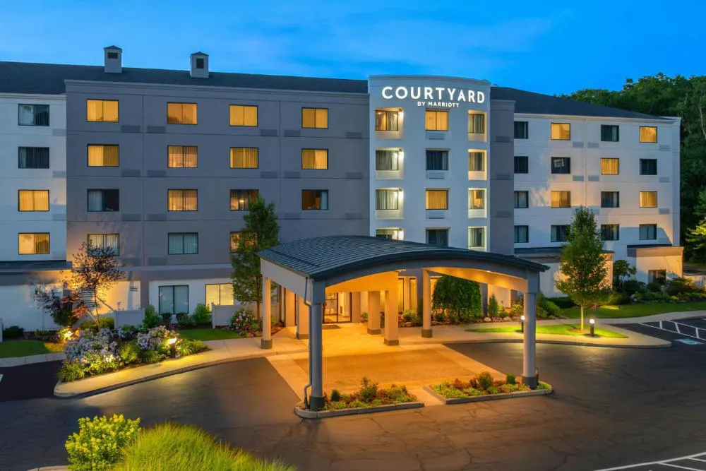 Courtyard by Marriott Providence Lincoln hotel hero
