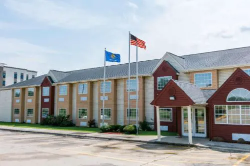 Days Inn & Suites by Wyndham Pryor hotel hero