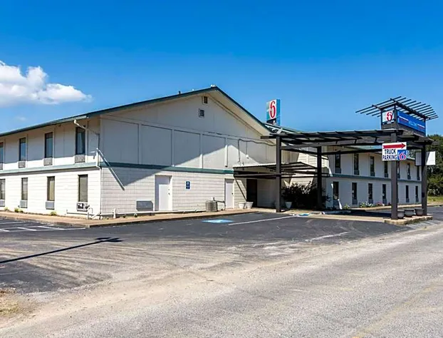 Motel 6 Arkadelphia, AR hotel detail image 1