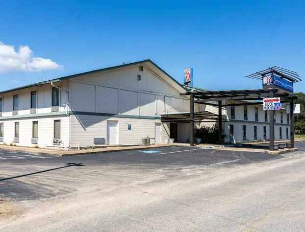 Motel 6 Arkadelphia, AR hotel detail image 1