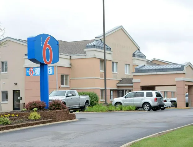 Motel 6 Anderson, IN - Indianapolis hotel detail image 1