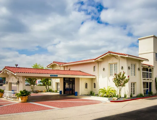Motel 6 Austin, TX - Midtown hotel detail image 1