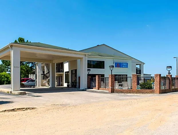 Super 8 by Wyndham Kannapolis hotel detail image 1