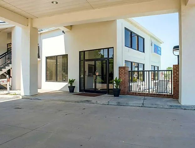 Super 8 by Wyndham Kannapolis hotel detail image 2