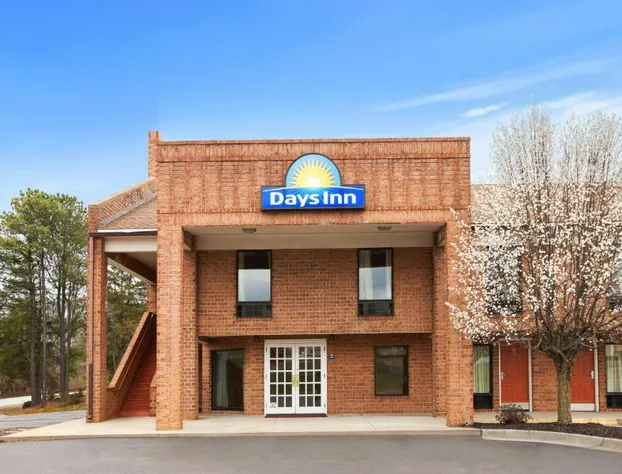 Days Inn by Wyndham Farmville hotel detail image 1