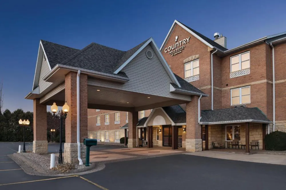 Country Inn & Suites by Radisson, Galena, IL hotel hero