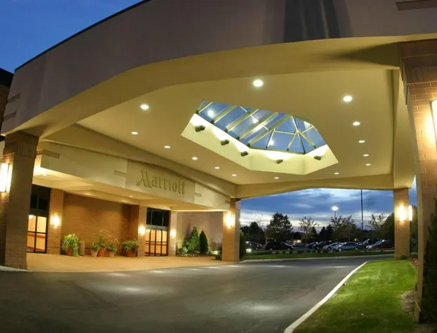 Columbus Airport Marriott hotel detail image 1