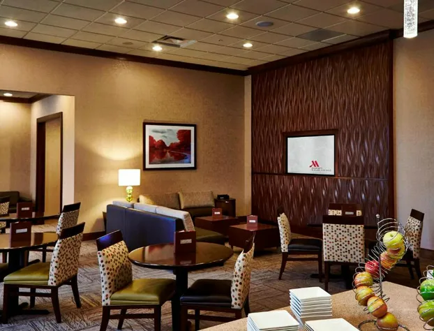 Columbus Airport Marriott hotel detail image 4