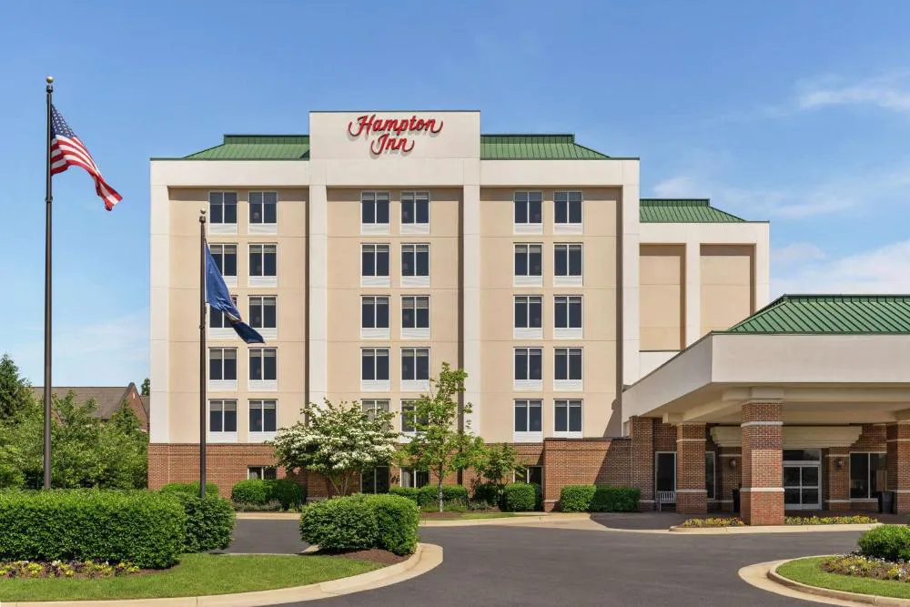 Hampton Inn Dulles - Cascades hotel hero
