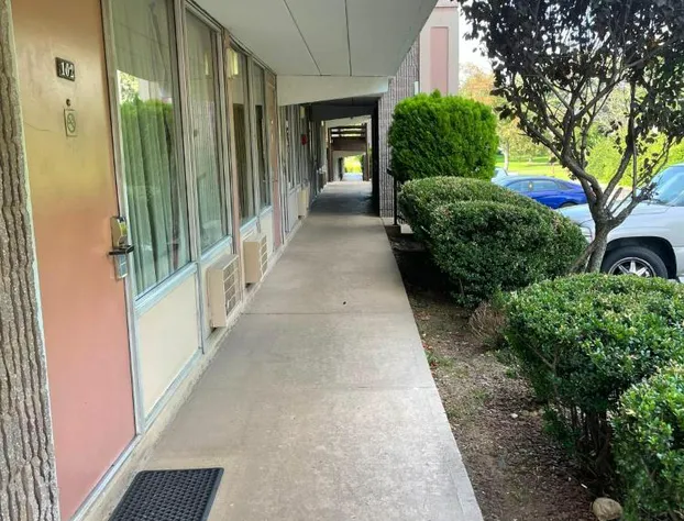 Travelers Inn hotel detail image 4