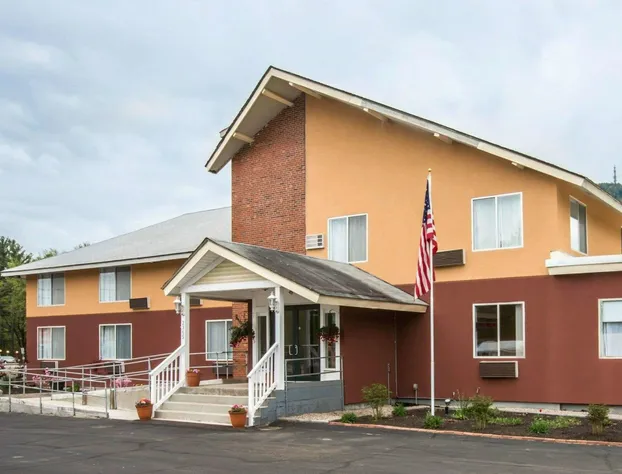 Econo Lodge Lake Region hotel detail image 2