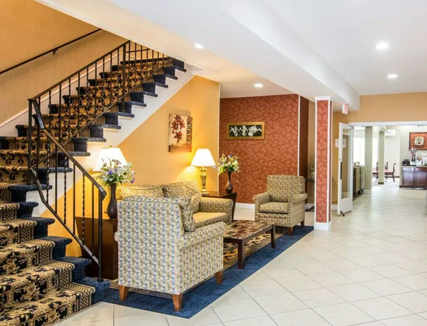 Econo Lodge Lake Region hotel detail image 4