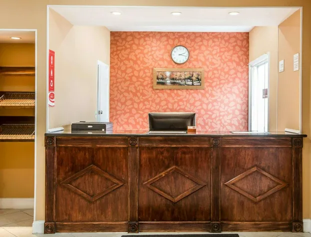 Econo Lodge Lake Region hotel detail image 3