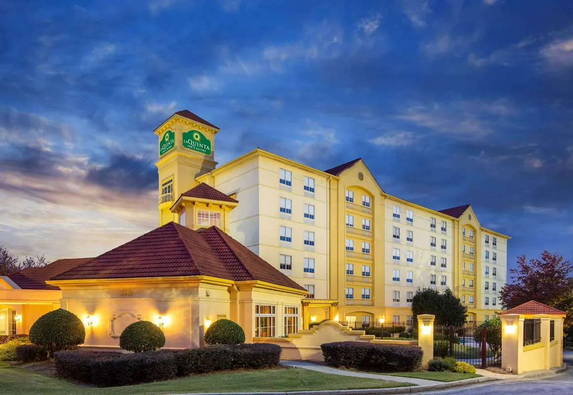 La Quinta Inn & Suites by Wyndham Atlanta Ballpark/Galleria hotel hero