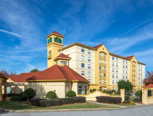 La Quinta Inn & Suites by Wyndham Atlanta Ballpark/Galleria hotel detail image 1